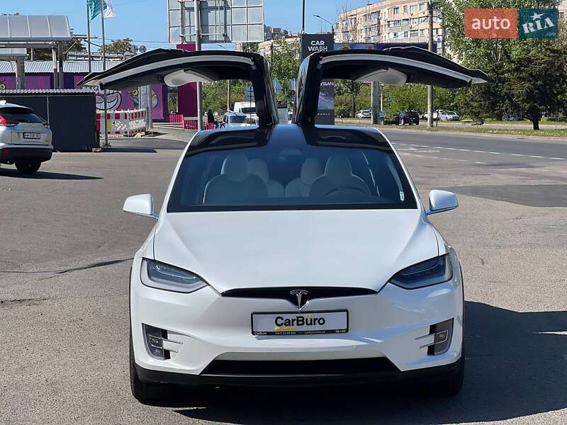 Tesla Model X 2020