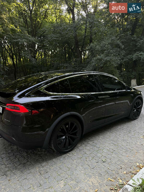 Позашляховик / Кросовер Tesla Model X 2020 в Чернівцях