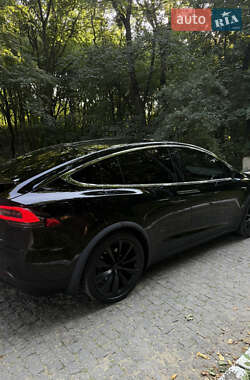 Позашляховик / Кросовер Tesla Model X 2020 в 