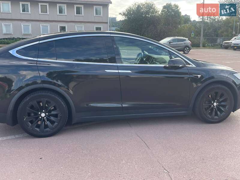 Позашляховик / Кросовер Tesla Model X 2017 в Києві