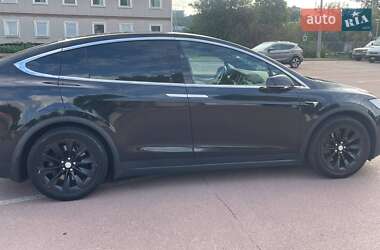 Позашляховик / Кросовер Tesla Model X 2017 в 
