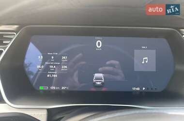 Позашляховик / Кросовер Tesla Model X 2017 в 