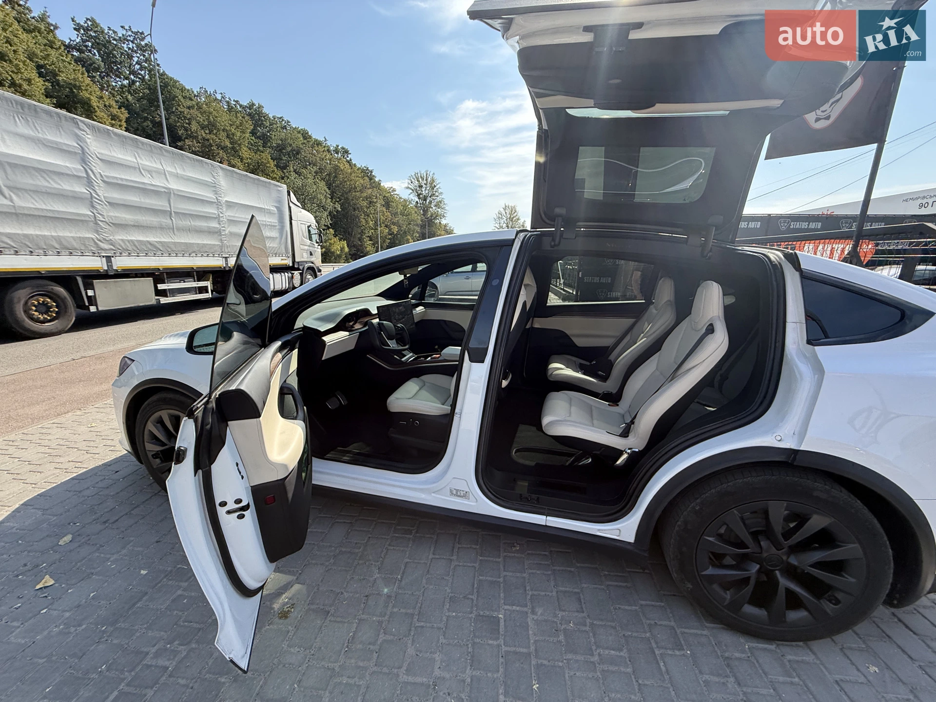 2022 Tesla Model X - фото 1