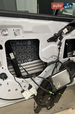 Позашляховик / Кросовер Tesla Model X 2021 в 