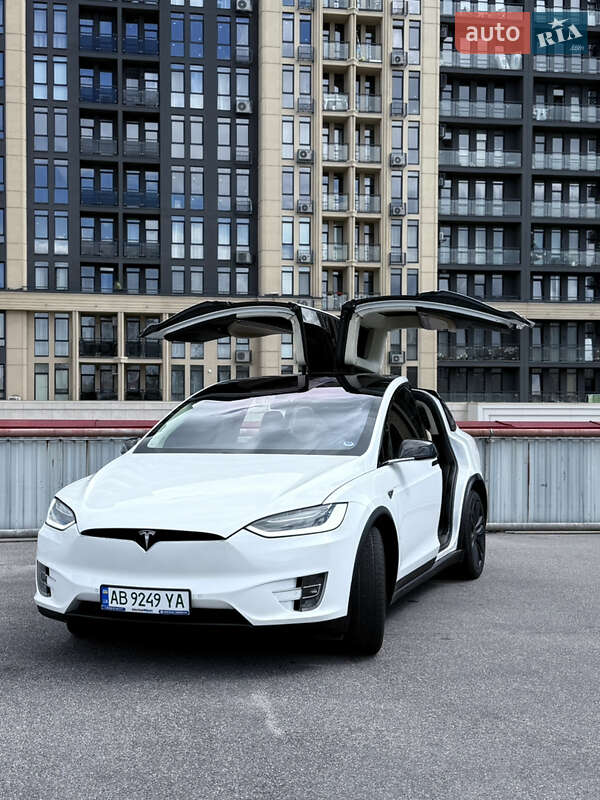 Позашляховик / Кросовер Tesla Model X 2016 в Вінниці