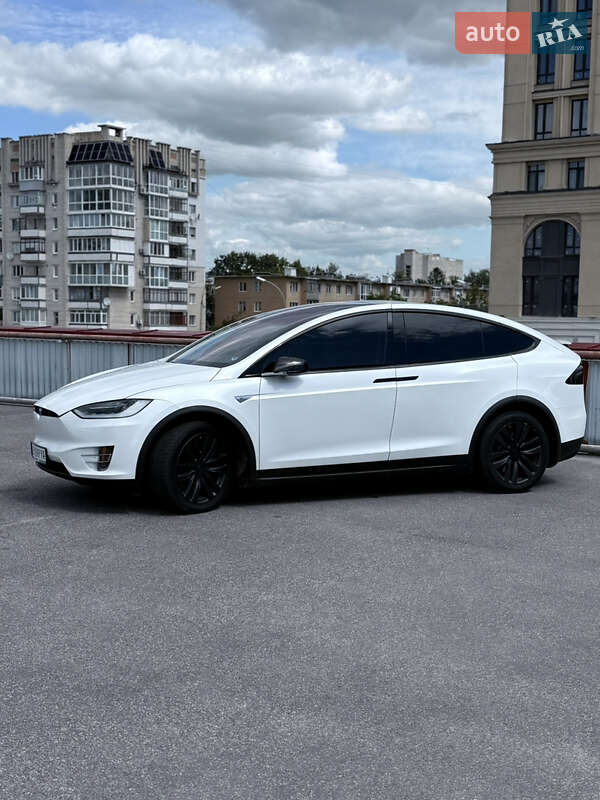 Позашляховик / Кросовер Tesla Model X 2016 в Вінниці