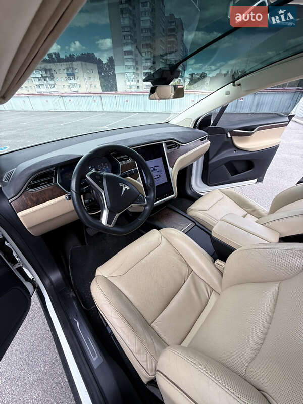 Позашляховик / Кросовер Tesla Model X 2016 в Вінниці