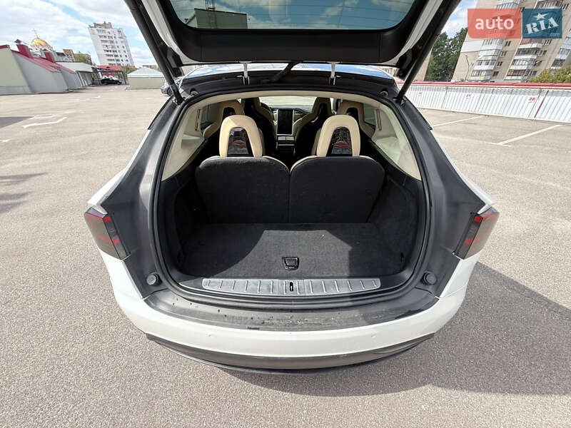 Позашляховик / Кросовер Tesla Model X 2016 в Вінниці