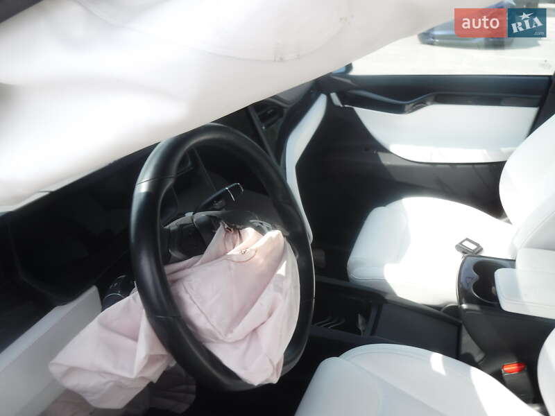 Внедорожник / Кроссовер Tesla Model X 2019 в Киеве