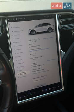 Позашляховик / Кросовер Tesla Model X 2016 в 
