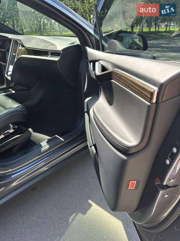 Внедорожник / Кроссовер Tesla Model X 2016 в Киеве фото 34 Внедорожник / Кроссовер Tesla Model X 2016 в Киеве