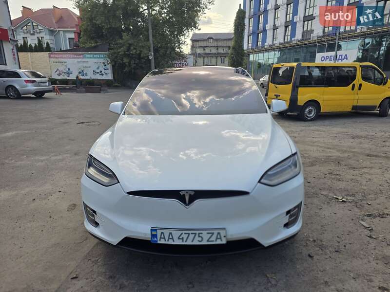 Позашляховик / Кросовер Tesla Model X 2016 в 