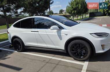 Позашляховик / Кросовер Tesla Model X 2016 в 