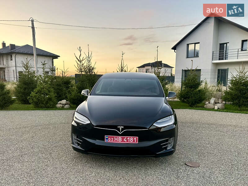 Позашляховик / Кросовер Tesla Model X 2018 в Тернополі