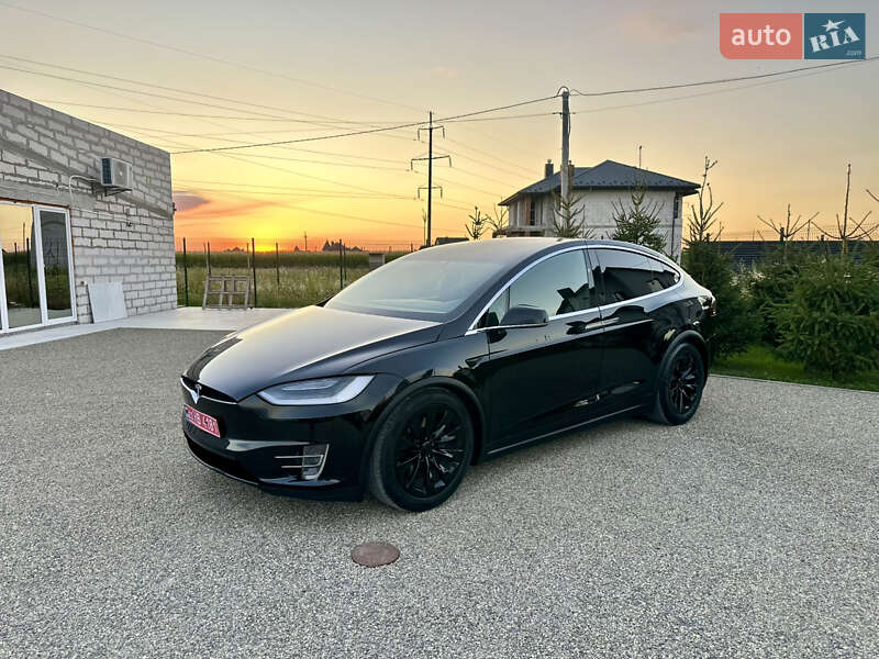 Позашляховик / Кросовер Tesla Model X 2018 в Тернополі