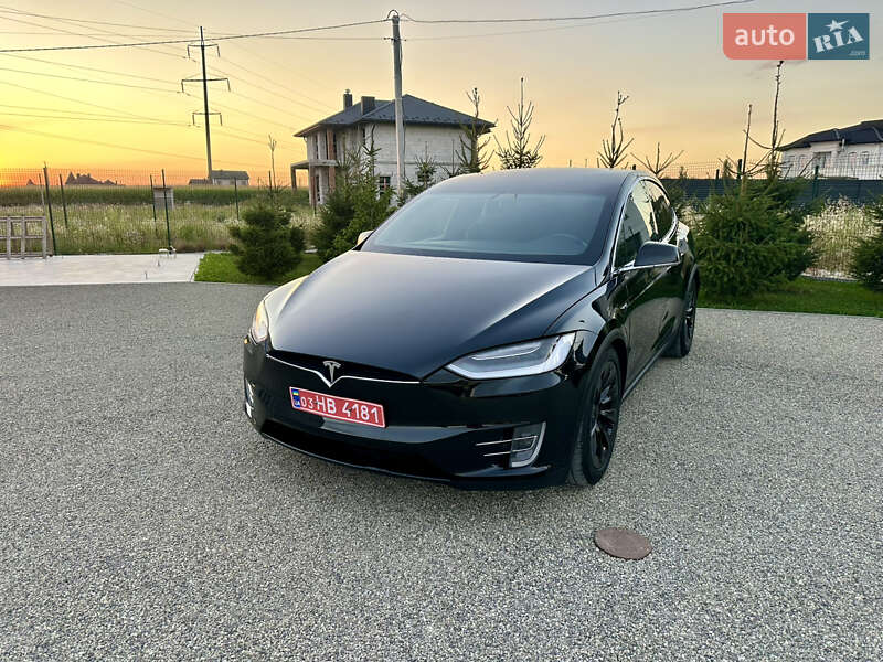 Позашляховик / Кросовер Tesla Model X 2018 в Тернополі