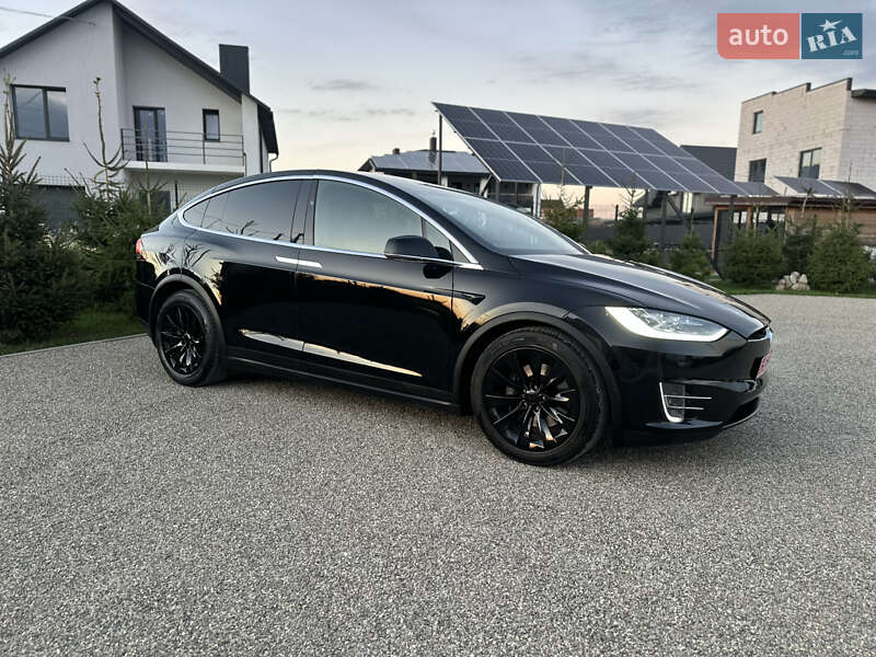 Позашляховик / Кросовер Tesla Model X 2018 в Тернополі