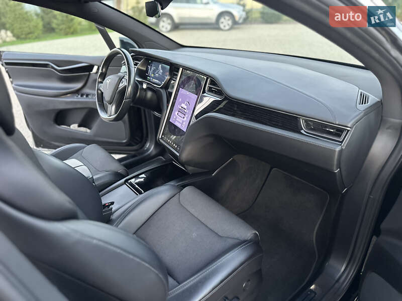 Позашляховик / Кросовер Tesla Model X 2018 в Тернополі