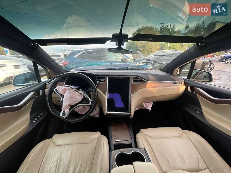 Позашляховик / Кросовер Tesla Model X 2016 в Луцьку