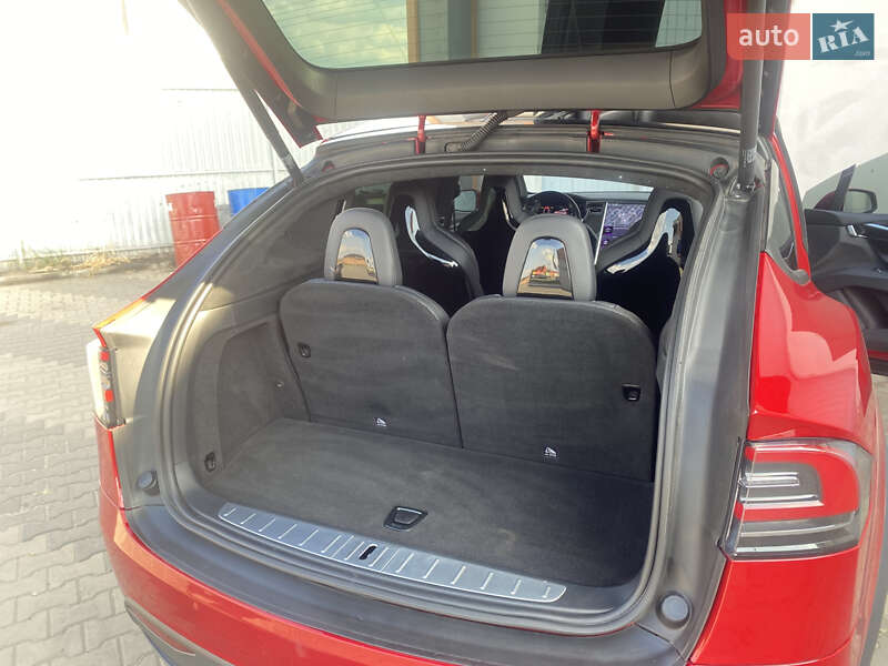 Внедорожник / Кроссовер Tesla Model X 2016 в Луцке