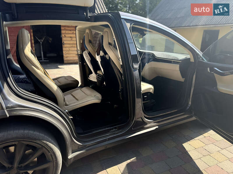Позашляховик / Кросовер Tesla Model X 2016 в Кременці фото 6 Позашляховик / Кросовер Tesla Model X 2016 в Кременці