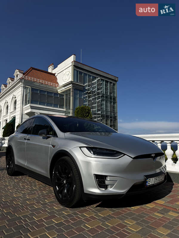 Позашляховик / Кросовер Tesla Model X 2016 в Одесі фото 4 Позашляховик / Кросовер Tesla Model X 2016 в Одесі