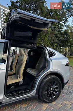 Позашляховик / Кросовер Tesla Model X 2016 в 