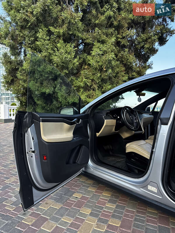 Позашляховик / Кросовер Tesla Model X 2016 в Одесі фото 40 Позашляховик / Кросовер Tesla Model X 2016 в Одесі