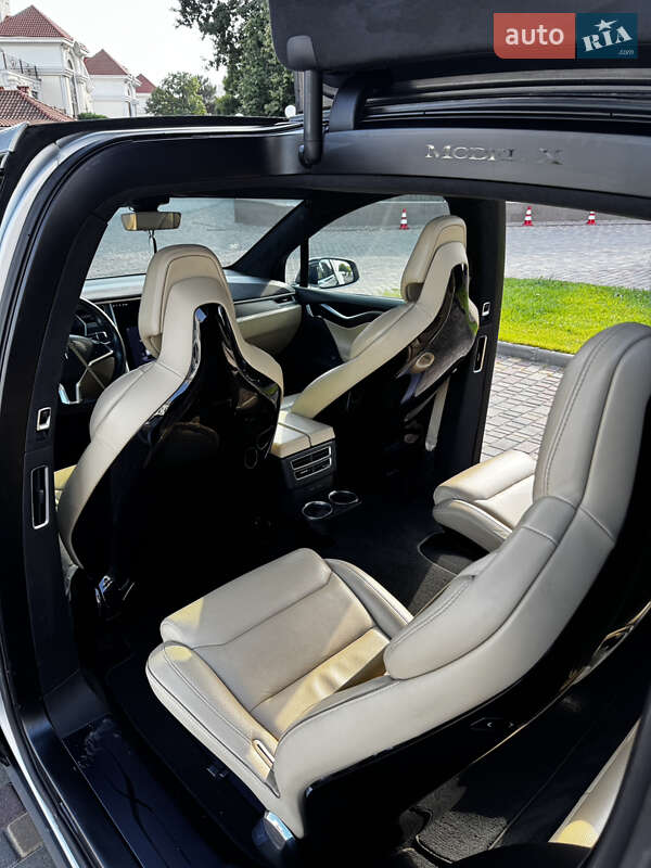 Позашляховик / Кросовер Tesla Model X 2016 в Одесі фото 46 Позашляховик / Кросовер Tesla Model X 2016 в Одесі