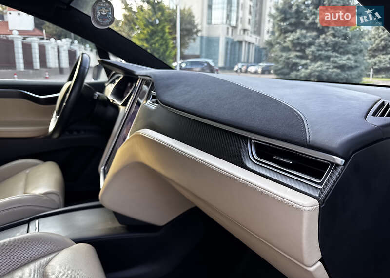 Позашляховик / Кросовер Tesla Model X 2016 в Одесі фото 49 Позашляховик / Кросовер Tesla Model X 2016 в Одесі