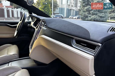 Позашляховик / Кросовер Tesla Model X 2016 в 
