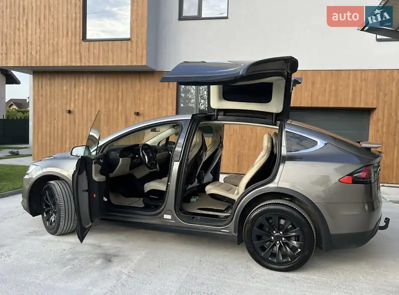 Tesla Model X 2016