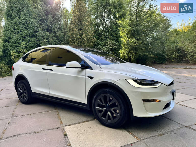 Tesla Model X 2021