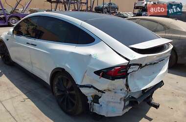 Позашляховик / Кросовер Tesla Model X 2019 в 