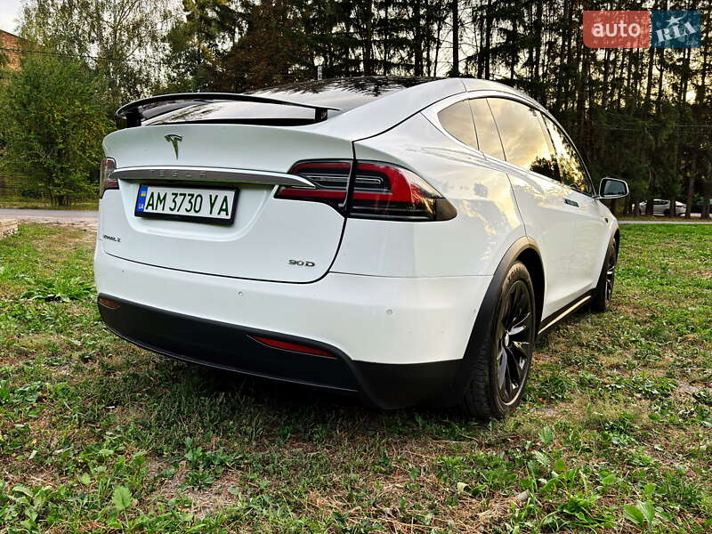 Позашляховик / Кросовер Tesla Model X 2016 в Житомирі