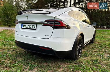 Позашляховик / Кросовер Tesla Model X 2016 в 