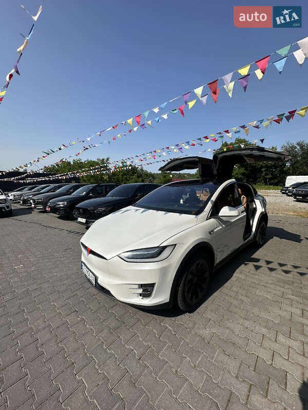 Внедорожник / Кроссовер Tesla Model X 2016 в Черновцах