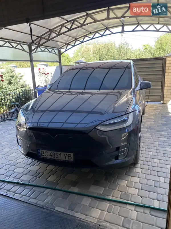 Tesla Model X 2020