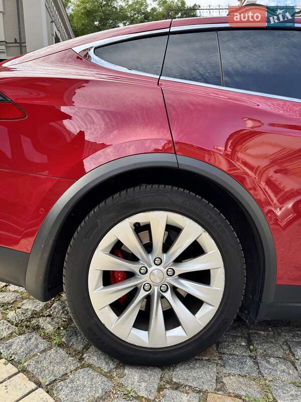 Позашляховик / Кросовер Tesla Model X 2016 в Києві