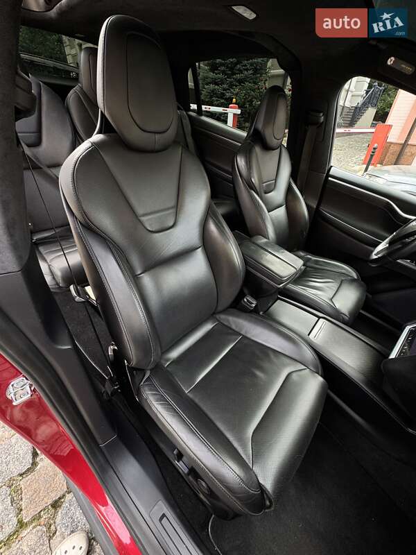 Позашляховик / Кросовер Tesla Model X 2016 в Києві