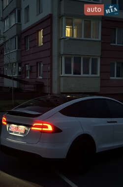 Позашляховик / Кросовер Tesla Model X 2023 в 
