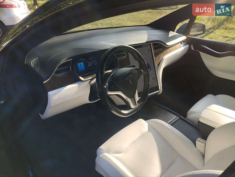 Внедорожник / Кроссовер Tesla Model X 2016 в Ужгороде фото 7 Внедорожник / Кроссовер Tesla Model X 2016 в Ужгороде