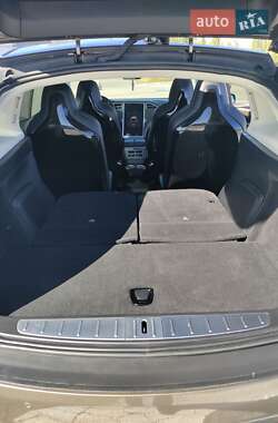 Позашляховик / Кросовер Tesla Model X 2016 в 