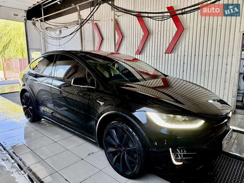 Позашляховик / Кросовер Tesla Model X 2017 в Києві
