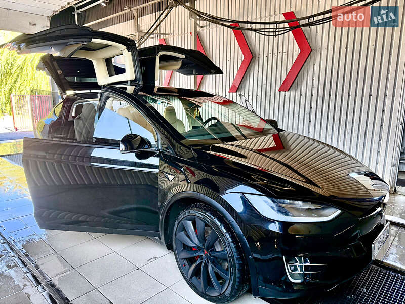 Позашляховик / Кросовер Tesla Model X 2017 в Києві