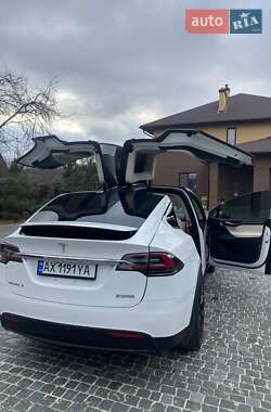 Позашляховик / Кросовер Tesla Model X 2017 в 