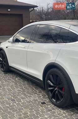 Позашляховик / Кросовер Tesla Model X 2017 в 
