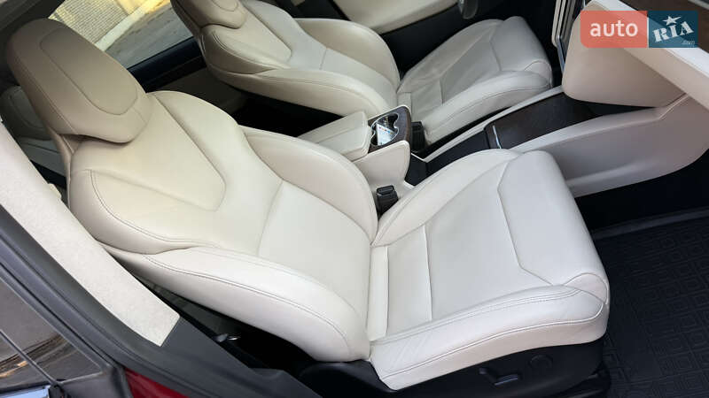 Внедорожник / Кроссовер Tesla Model X 2017 в Ровно