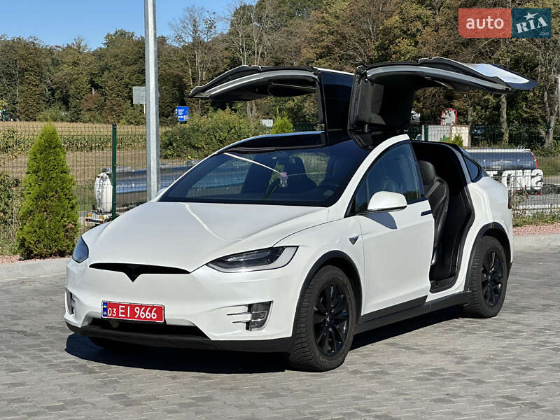 Позашляховик / Кросовер Tesla Model X 2016 в Вінниці