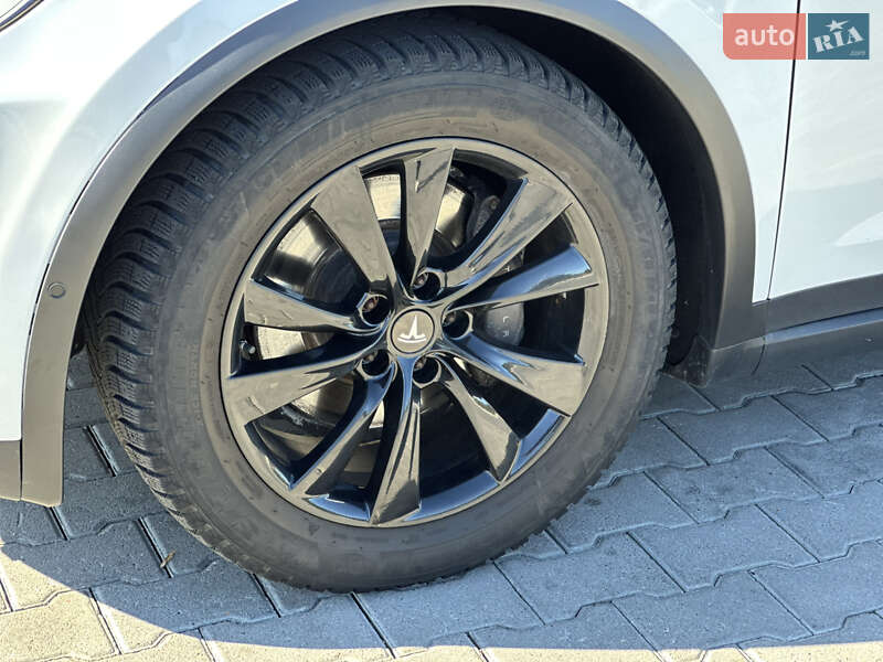 Позашляховик / Кросовер Tesla Model X 2016 в Вінниці